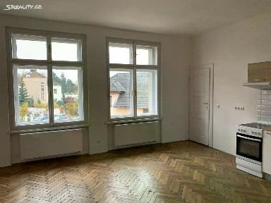 Pronájem bytu 1+kk 35 m² Pospíšilova, Hradec Králové
