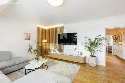 Prodej bytu 3+1 96 m² Machovická, Praha - Újezd nad Lesy