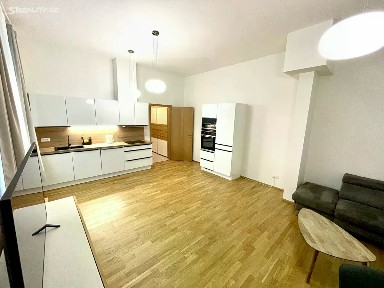 Praha, Praha 7, Holešovice, Argentinská, 32