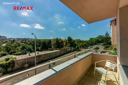 Pronájem bytu 2+1 63 m² Na Petynce, Praha - Střešovice