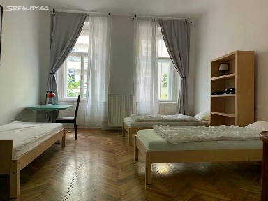 Pronájem bytu pokoje 18 m² Italská, Praha - Vinohrady