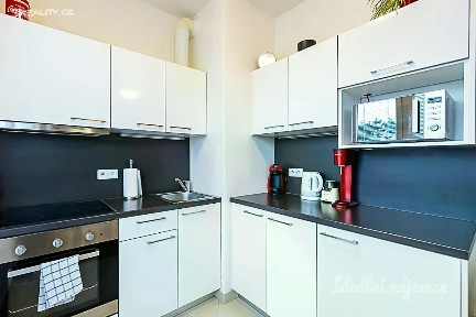 Pronájem bytu 1+kk 32 m² Nademlejnská, Praha - Hloubětín