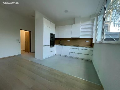 Pronájem bytu 1+kk 45 m² Lešetín II, Zlín