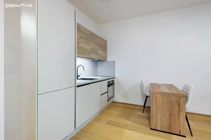 Praha, Praha 9, Hrdlořezy, V Třešňovce, 9