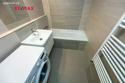 Praha, Praha 9, Černý Most, náměstí Plukovníka Vlčka, 7