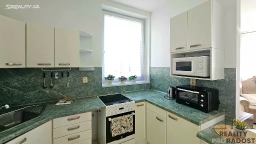 Pronájem bytu 1+kk 36 m² Věštínská, Praha - Radotín