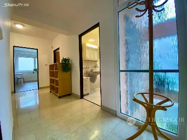 Pronájem bytu 2+1 68 m² Modřínová, Praha - Kobylisy