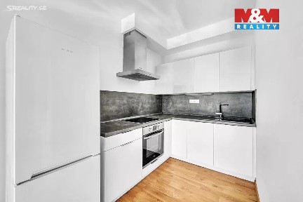 Pronájem bytu 1+kk 36 m² Pod Vinicí, Pardubice - Zelené Předměstí
