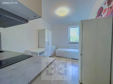 Pronájem bytu 1+kk 20 m² Budějovická, Praha - Krč