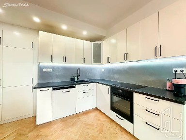 Pronájem bytu 3+kk 60 m² Kubánské náměstí, Praha - Vršovice