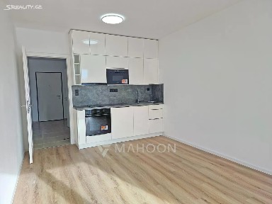 Pronájem bytu 1+kk 37 m² Milánská, Praha - Horní Měcholupy