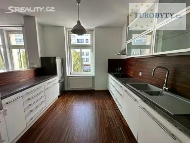 Pronájem bytu 3+1 90 m² Na Pankráci, Praha - Nusle