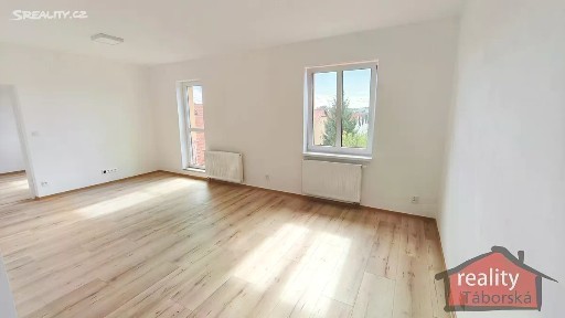 Nupaky, Praha-východ, Nupacká