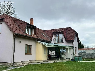 Prodej vícegeneračního domu 640 m², pozemek 2420 m² Nehvizdy