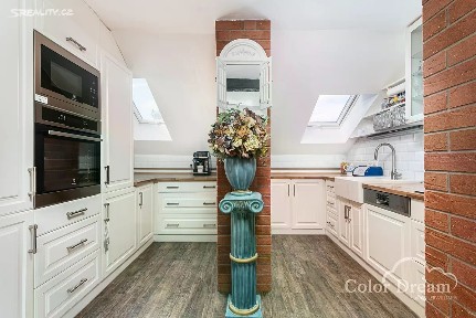 Pronájem bytu 4+kk 102 m² Ladova, Benešov