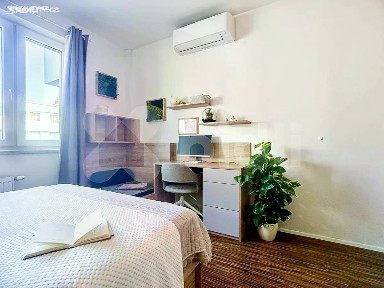 Pronájem bytu 2+kk 58 m² V Zahrádkách, Praha - Žižkov