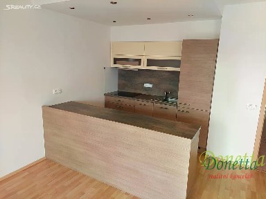 Pronájem bytu 1+kk 41 m² Ve Stromovce, Hradec Králové - Třebeš