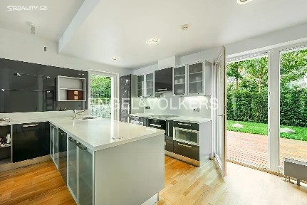 Pronájem rodinného domu 473 m², pozemek 608 m² Hanzelkova, Praha - Dejvice