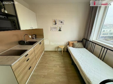 Pronájem bytu 1+kk 20 m² Peroutkova, Praha - Jinonice