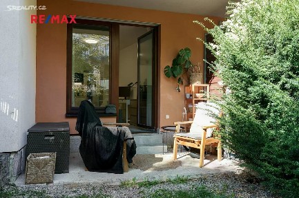 Prodej bytu 1+kk 26 m² Jeřabinová, Praha - Smíchov