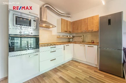 Pronájem bytu 2+kk 56 m² Oty Bubeníčka, Praha - Uhříněves