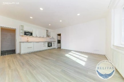 Pronájem bytu 2+kk 60 m² Peroutkova, Praha - Smíchov