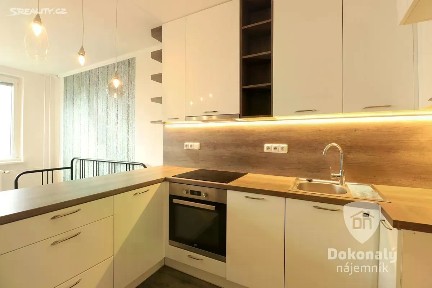 Pronájem bytu 1+kk 29 m² Petržílova, Praha - Modřany