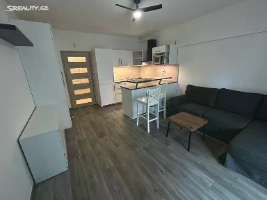 Pronájem bytu 1+kk 31 m² Mattioliho, Praha - Záběhlice