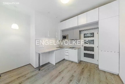 Pronájem bytu 1+kk 18 m² Hartigova, Praha - Žižkov