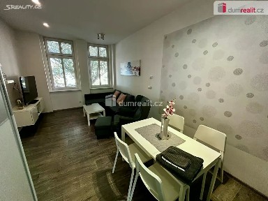 Pronájem bytu 2+1 60 m² Jízdárenská, Karlovy Vary