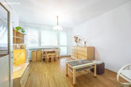 Pronájem bytu 1+kk 26 m² Veltruská, Praha - Prosek