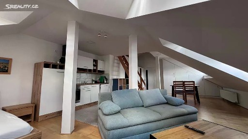 Pronájem bytu 1+kk 64 m² Husova, Benešov