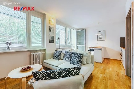 Pronájem bytu 1+kk 35 m² Strašnická, Praha - Hostivař