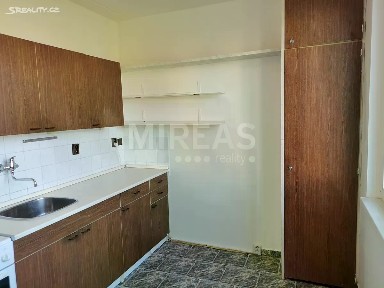 Prodej bytu 2+1 60 m² Armádní, Milovice - Mladá