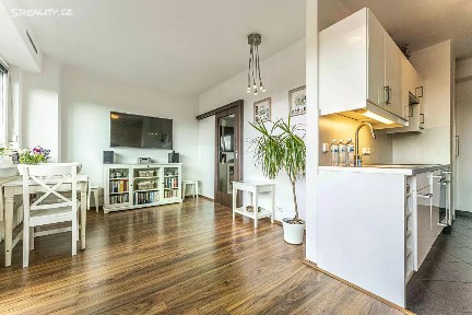 Praha, Praha 6, Dejvice, Evropská, 35