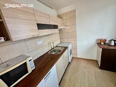 Pronájem bytu 3+1 76 m² Novodvorská, Praha