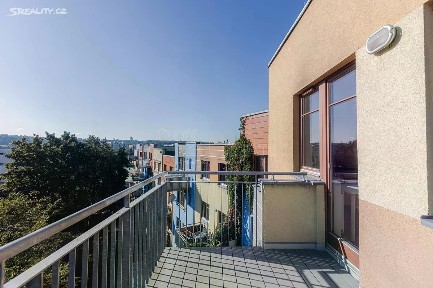 Prodej bytu 1+kk 28 m² Vladycká, Praha - Hostivař