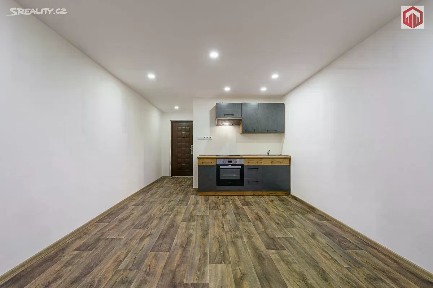 Prodej bytu 1+kk 26 m² Charkovská, Karlovy Vary