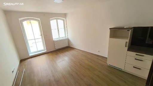 Pronájem bytu 1+kk 25 m² Prvního pluku, Praha - Karlín