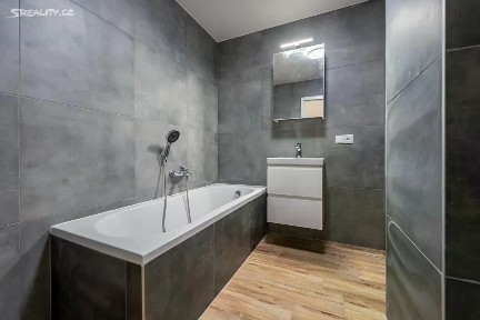 Pronájem bytu 3+1 65 m² Kmochova, Ústí nad Labem - Severní Terasa