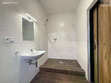 Pronájem bytu 2+kk 57 m² Tovární, Osek