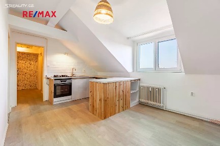 Prodej bytu 2+1 44 m² V bytovkách, Praha - Uhříněves