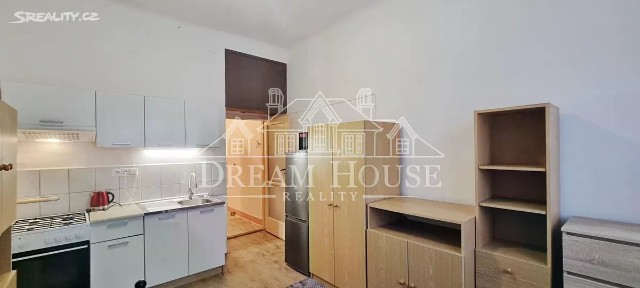 Pronájem bytu 1+kk 20 m² Starostrašnická, Praha - Strašnice