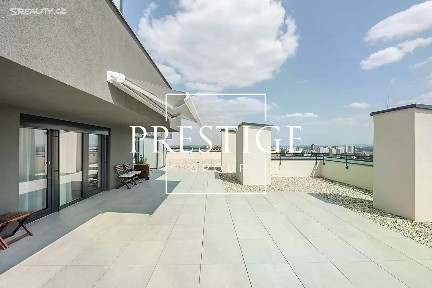 Pronájem bytu 1+kk 189 m² Zvěřinova, Praha - Strašnice