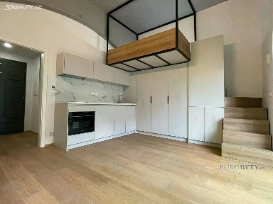 Pronájem bytu 1+kk 36 m² Bartoškova, Praha - Vršovice