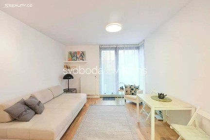 Pronájem bytu 1+kk 37 m² Holečkova, Praha - Smíchov