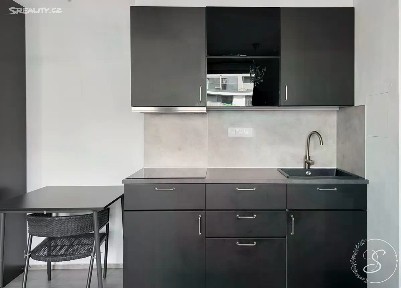 Pronájem bytu 1+kk 30 m² Nad úžlabinou, Praha - Malešice