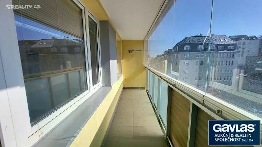 Pronájem bytu 3+1 70 m² Jeseniova, Praha - Žižkov