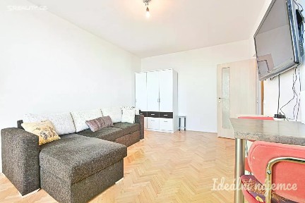 Pronájem bytu 1+kk 27 m² Haškova, Brno - Lesná