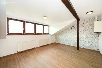 Pronájem bytu 2+kk 54 m² Komunardů, Praha - Holešovice